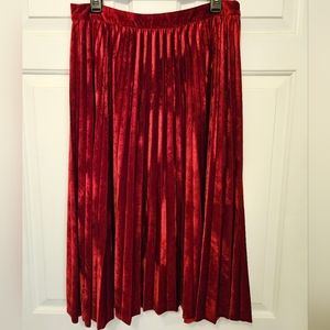 Flying Tomato velvet pleated midi skirt